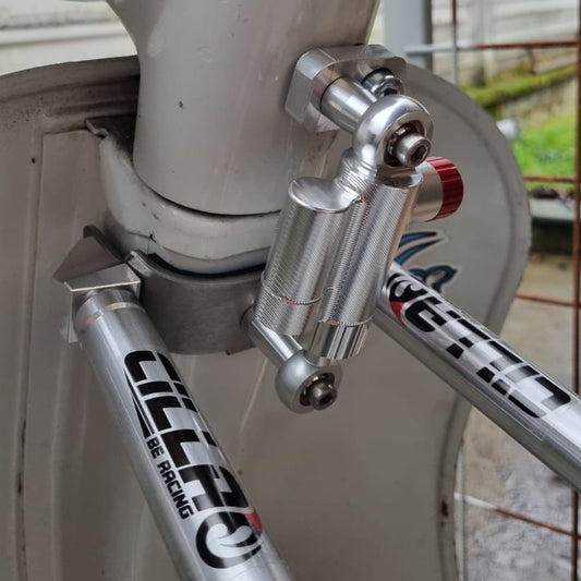 KIT PERFORMANCE holeless: Barra di rinforzo doppia + Ammortizzatore di sterzo regolabile – VESPA PK