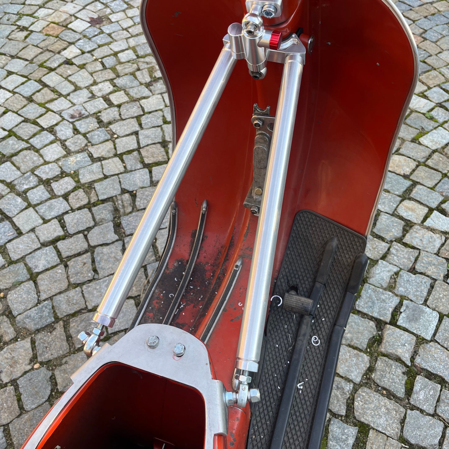 KIT PERFORMANCE holeless: Barra di rinforzo doppia + Ammortizzatore di sterzo regolabile – VESPA SPECIAL